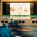 Vetrina su strada Gucci